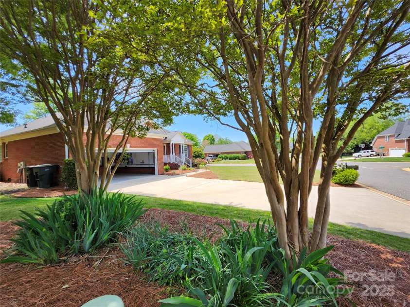 5505 Weavers Row, Gastonia, NC 28056.  MLS# CAR4246152, YatesRealty ID 29680. 