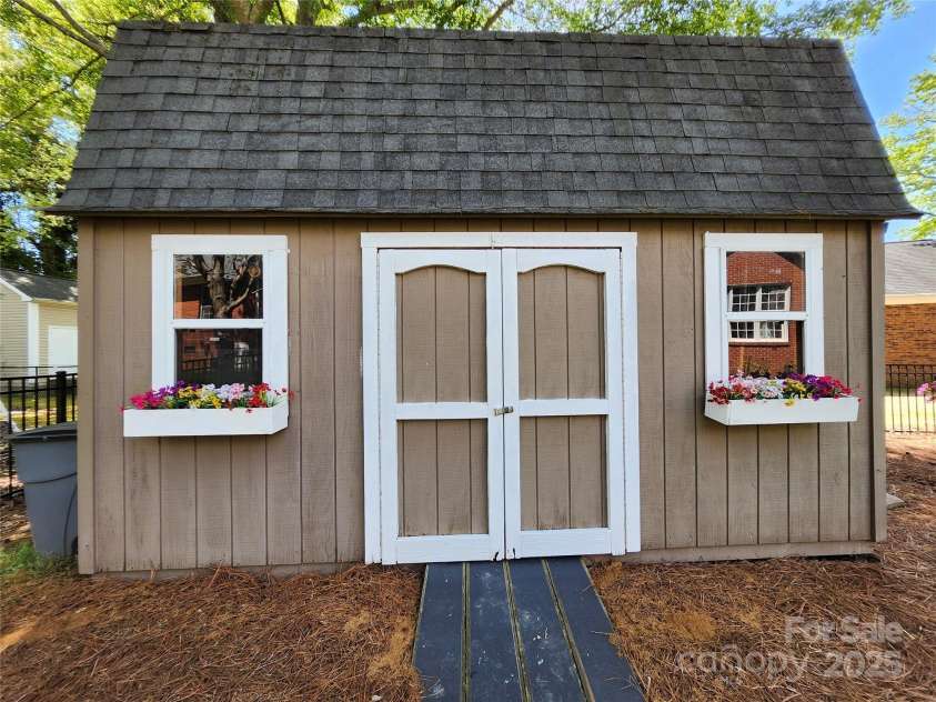 5505 Weavers Row, Gastonia, NC 28056.  MLS# CAR4246152, YatesRealty ID 29680. 