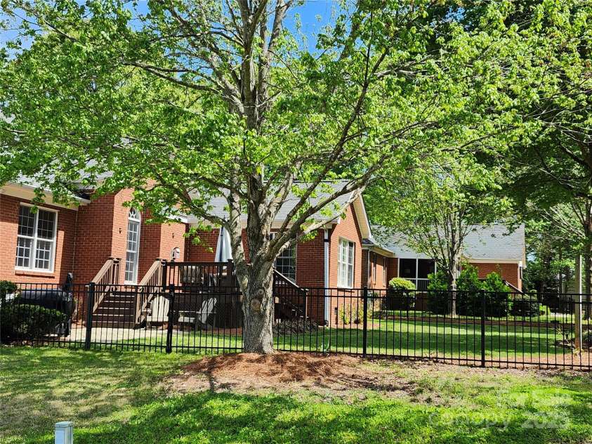 5505 Weavers Row, Gastonia, NC 28056.  MLS# CAR4246152, YatesRealty ID 29680. 