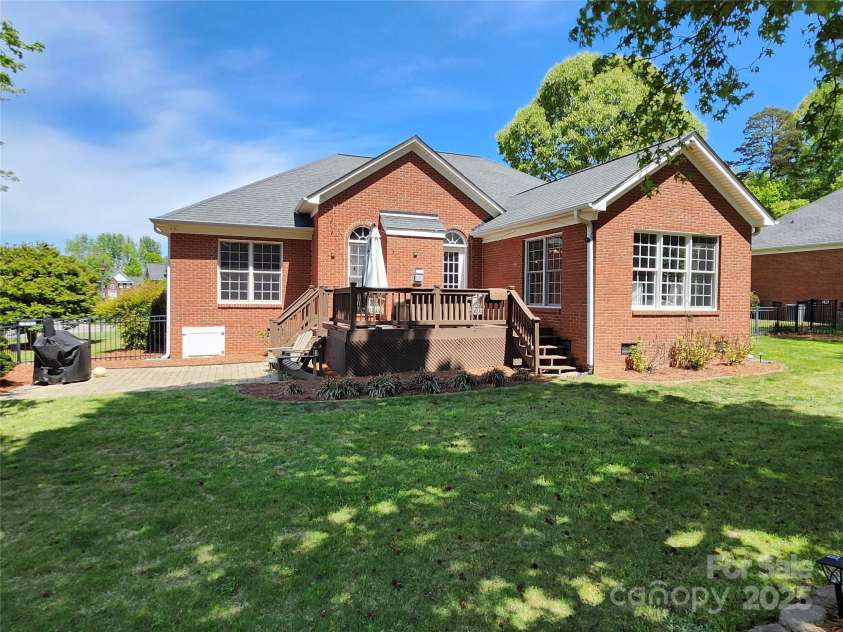 5505 Weavers Row, Gastonia, NC 28056.  MLS# CAR4246152, YatesRealty ID 29680. 