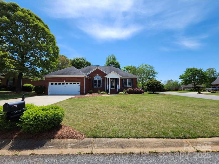 5505 Weavers Row, Gastonia, NC 28056.  MLS# CAR4246152, YatesRealty ID 29680. 