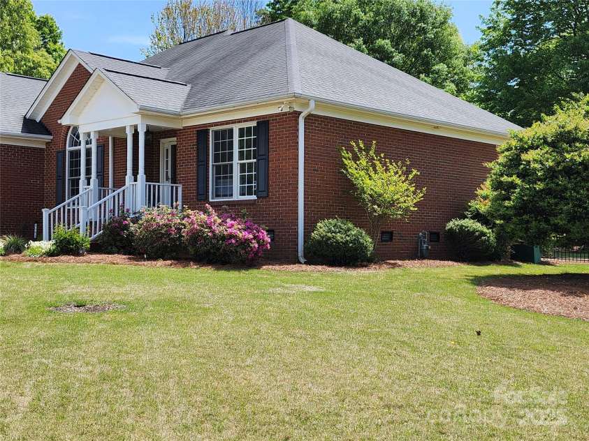 5505 Weavers Row, Gastonia, NC 28056.  MLS# CAR4246152, YatesRealty ID 29680. 