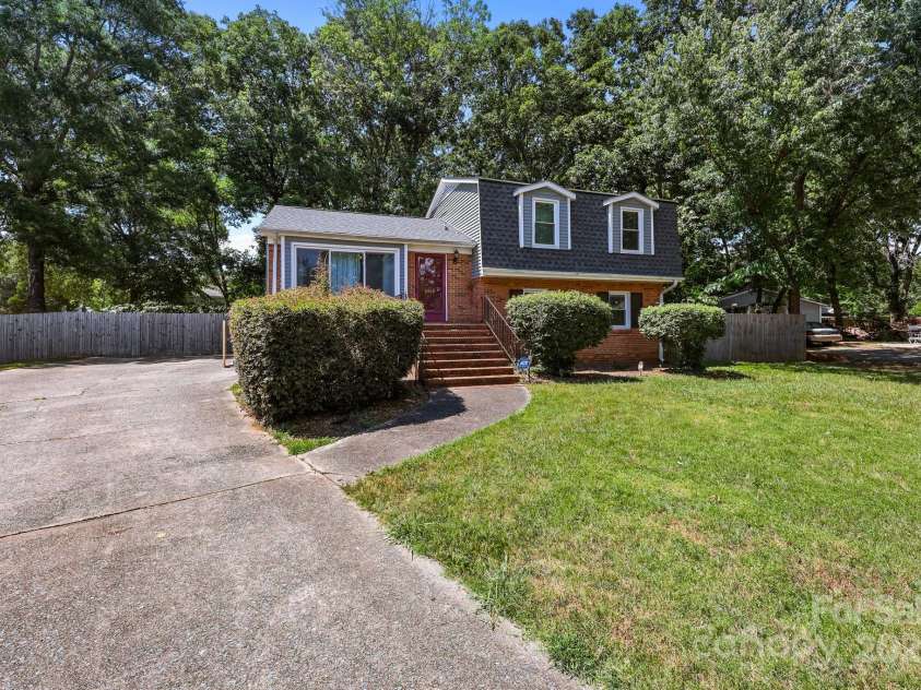 2704 Julep Lane, Charlotte, NC 28273.  MLS# CAR4284784, YatesRealty ID 29682. 