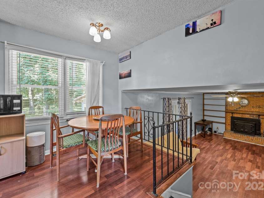 2704 Julep Lane, Charlotte, NC 28273.  MLS# CAR4284784, YatesRealty ID 29682. Breakfast area