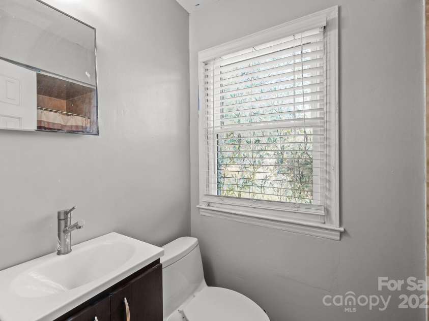 2704 Julep Lane, Charlotte, NC 28273.  MLS# CAR4284784, YatesRealty ID 29682. Downstairs Full Bath