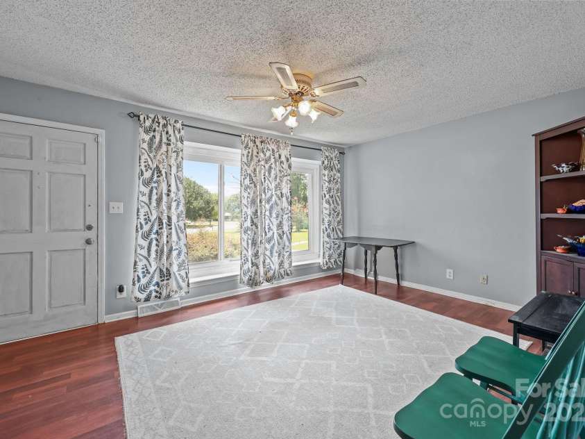 2704 Julep Lane, Charlotte, NC 28273.  MLS# CAR4284784, YatesRealty ID 29682. Entrance / Family / Living Room