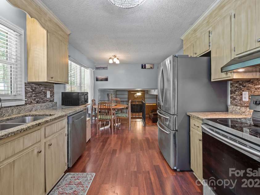 2704 Julep Lane, Charlotte, NC 28273.  MLS# CAR4284784, YatesRealty ID 29682. Kitchen