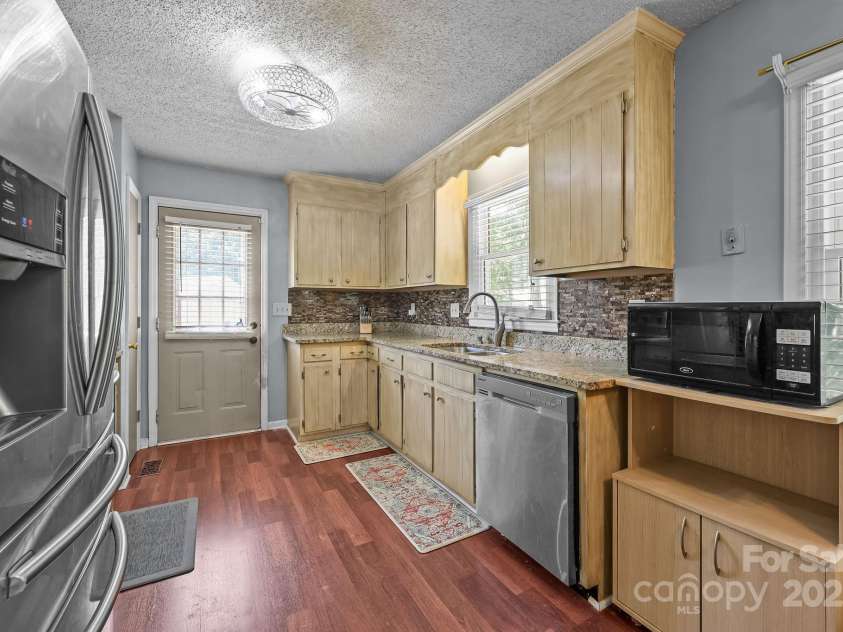 2704 Julep Lane, Charlotte, NC 28273.  MLS# CAR4284784, YatesRealty ID 29682. Side Entry