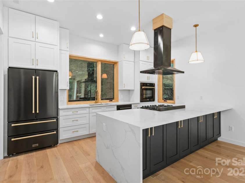 43 Waynesville Avenue, Asheville, NC 28806.  MLS# CAR4283034, YatesRealty ID 29683. 