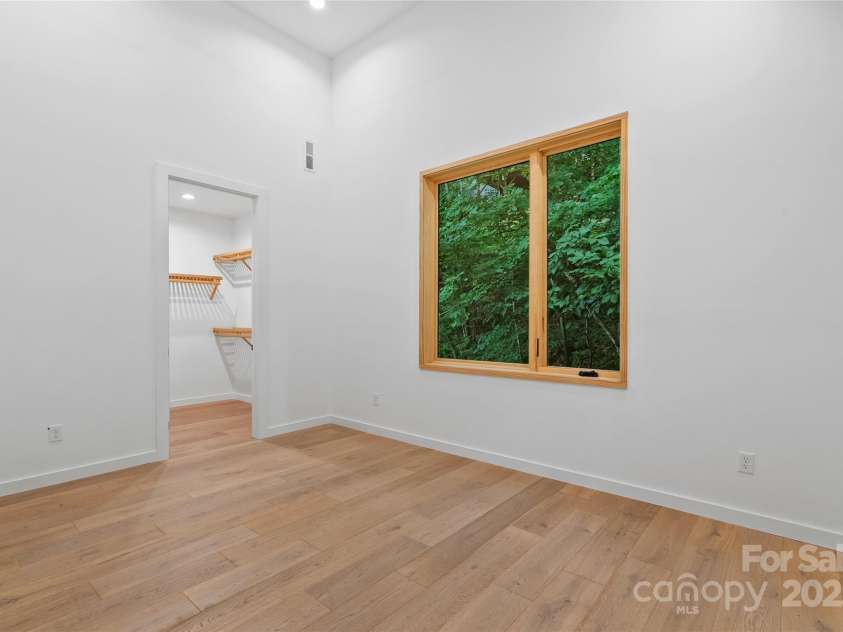 43 Waynesville Avenue, Asheville, NC 28806.  MLS# CAR4283034, YatesRealty ID 29683. 