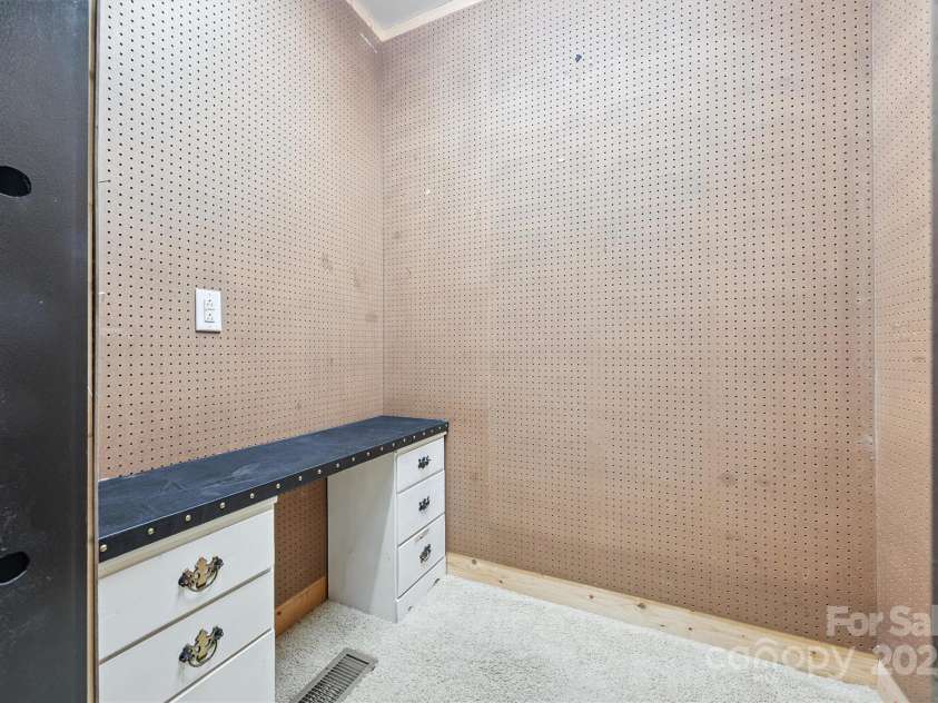 20308 Ridgebrook Lane, Locust, NC 28097.  MLS# CAR4279014, YatesRealty ID 29685. Vault Area