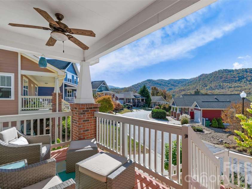 31 Byrdcliffe Lane, Asheville, NC 28805.  MLS# CAR4386508, YatesRealty ID 29685. 