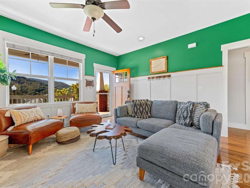 31 Byrdcliffe Lane, Asheville, NC 28805.  MLS# CAR4386508, YatesRealty ID 29685. 