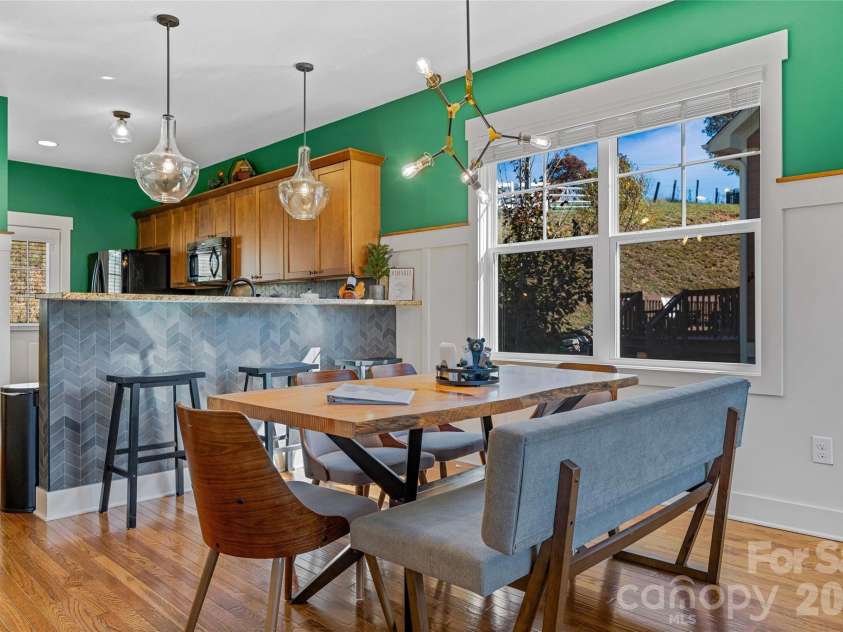 31 Byrdcliffe Lane, Asheville, NC 28805.  MLS# CAR4386508, YatesRealty ID 29685. 