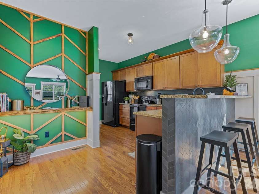 31 Byrdcliffe Lane, Asheville, NC 28805.  MLS# CAR4386508, YatesRealty ID 29685. 