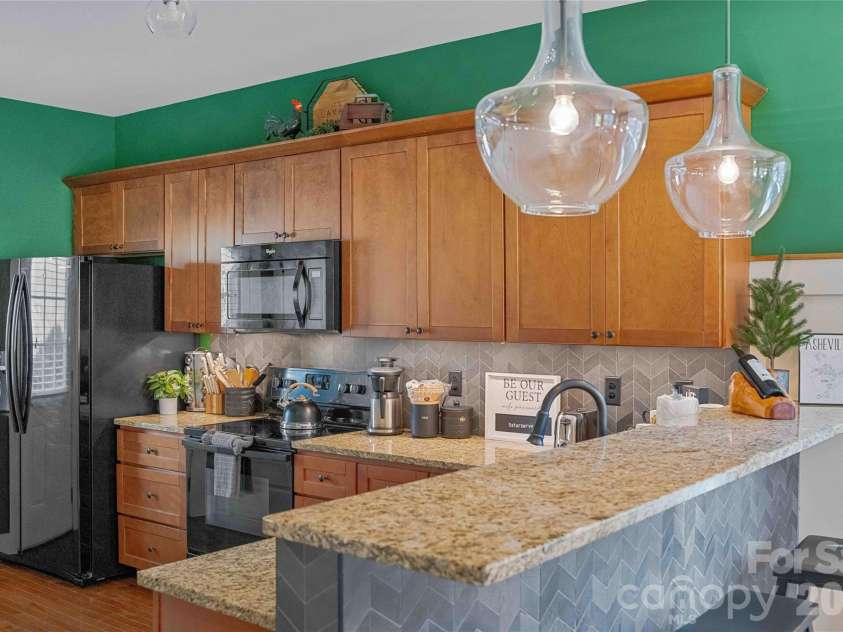 31 Byrdcliffe Lane, Asheville, NC 28805.  MLS# CAR4386508, YatesRealty ID 29685. 