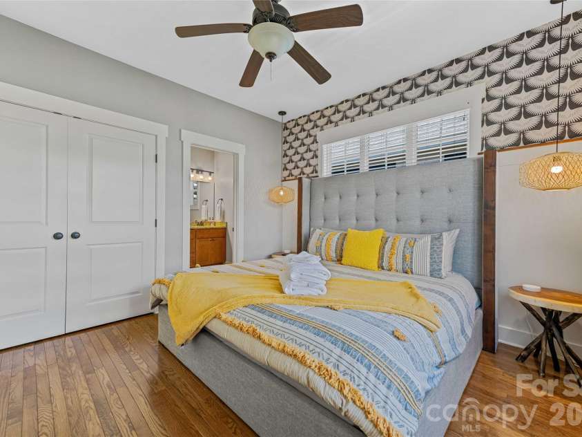 31 Byrdcliffe Lane, Asheville, NC 28805.  MLS# CAR4386508, YatesRealty ID 29685. 