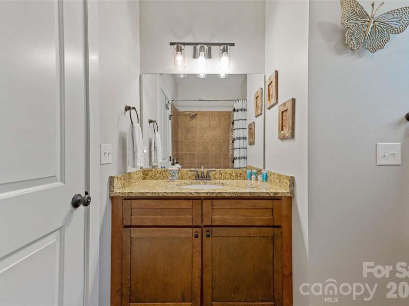 31 Byrdcliffe Lane, Asheville, NC 28805.  MLS# CAR4386508, YatesRealty ID 29685. 