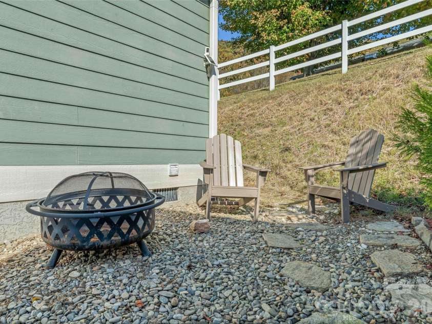 31 Byrdcliffe Lane, Asheville, NC 28805.  MLS# CAR4386508, YatesRealty ID 29685. 