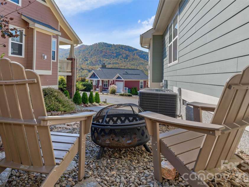31 Byrdcliffe Lane, Asheville, NC 28805.  MLS# CAR4386508, YatesRealty ID 29685. 