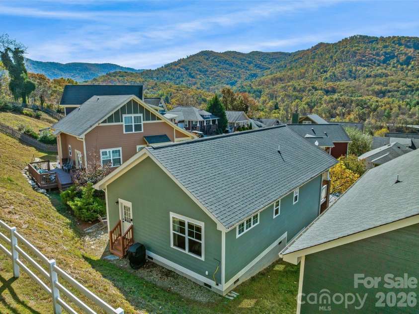 31 Byrdcliffe Lane, Asheville, NC 28805.  MLS# CAR4386508, YatesRealty ID 29685. 