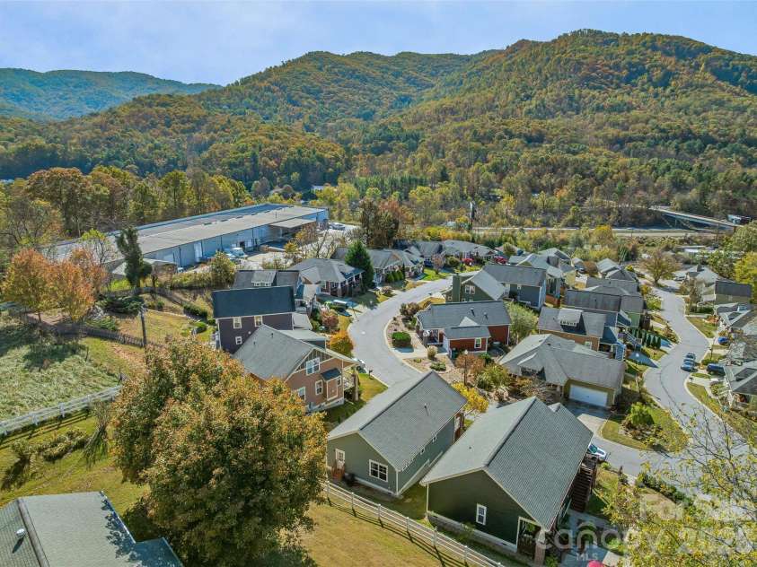 31 Byrdcliffe Lane, Asheville, NC 28805.  MLS# CAR4386508, YatesRealty ID 29685. 