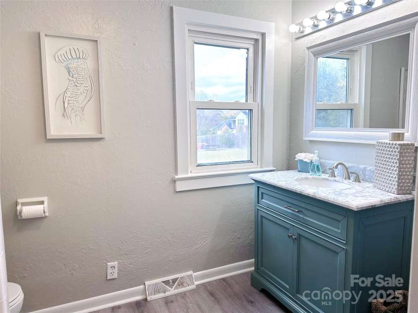 2202 16th Avenue, Hickory, NC 28601.  MLS# CAR4272734, YatesRealty ID 29686. Full bath in hallway