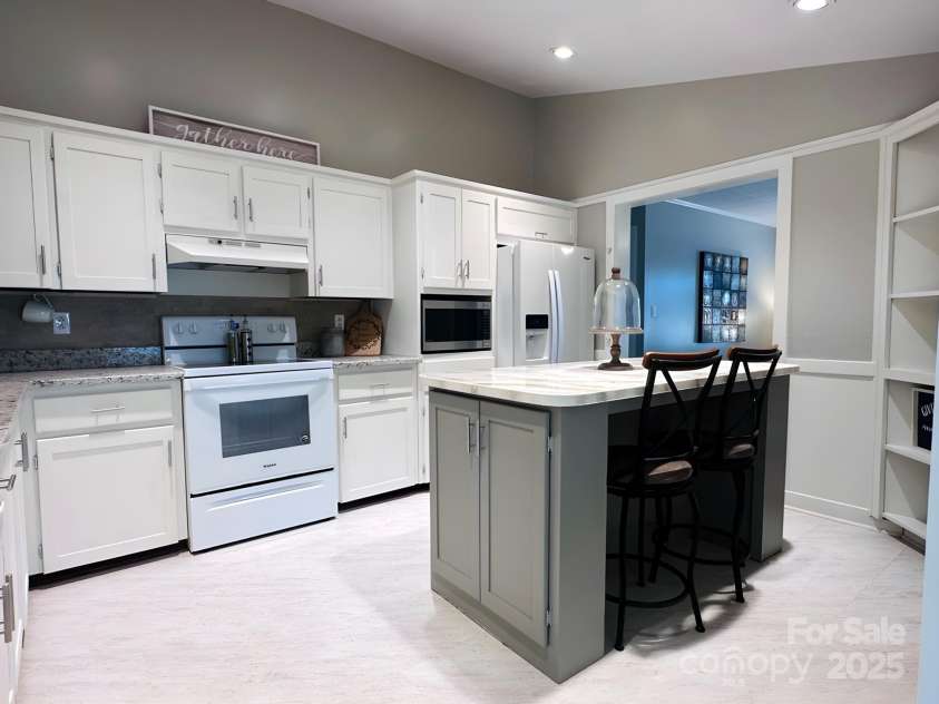 2202 16th Avenue, Hickory, NC 28601.  MLS# CAR4272734, YatesRealty ID 29686. Kitchen with vaulted ceilings