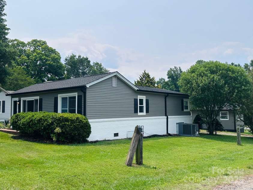 2202 16th Avenue, Hickory, NC 28601.  MLS# CAR4272734, YatesRealty ID 29686. Level, corner lot