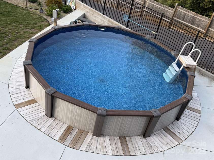 35 Dawson Steele Court, Asheville, NC 28803.  MLS# CAR4223718, YatesRealty ID 29688. Above Ground Pool