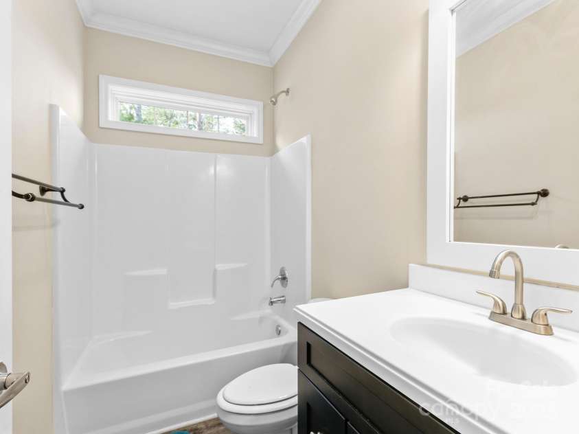 35 Dawson Steele Court, Asheville, NC 28803.  MLS# CAR4223718, YatesRealty ID 29688. Bathroom