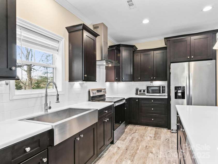 35 Dawson Steele Court, Asheville, NC 28803.  MLS# CAR4223718, YatesRealty ID 29688. Kitchen