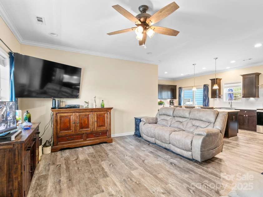 35 Dawson Steele Court, Asheville, NC 28803.  MLS# CAR4223718, YatesRealty ID 29688. Living Room