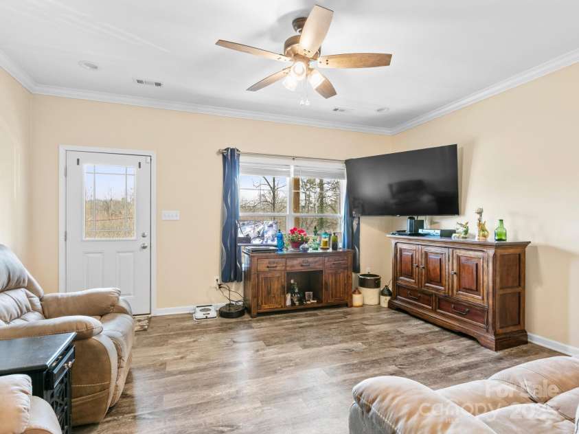 35 Dawson Steele Court, Asheville, NC 28803.  MLS# CAR4223718, YatesRealty ID 29688. Living Room