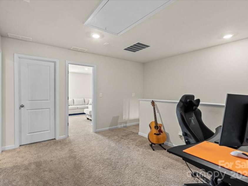 1021 Plumcrest Drive, Charlotte, NC 28216.  MLS# CAR4285638, YatesRealty ID 29689. Perfect for home office