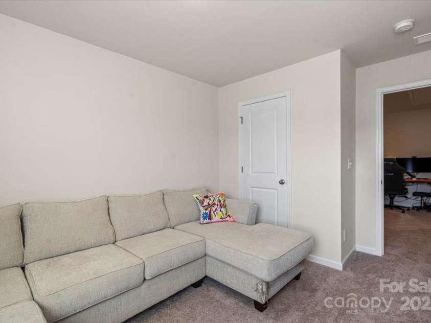 1021 Plumcrest Drive, Charlotte, NC 28216.  MLS# CAR4285638, YatesRealty ID 29689. Space bedroom