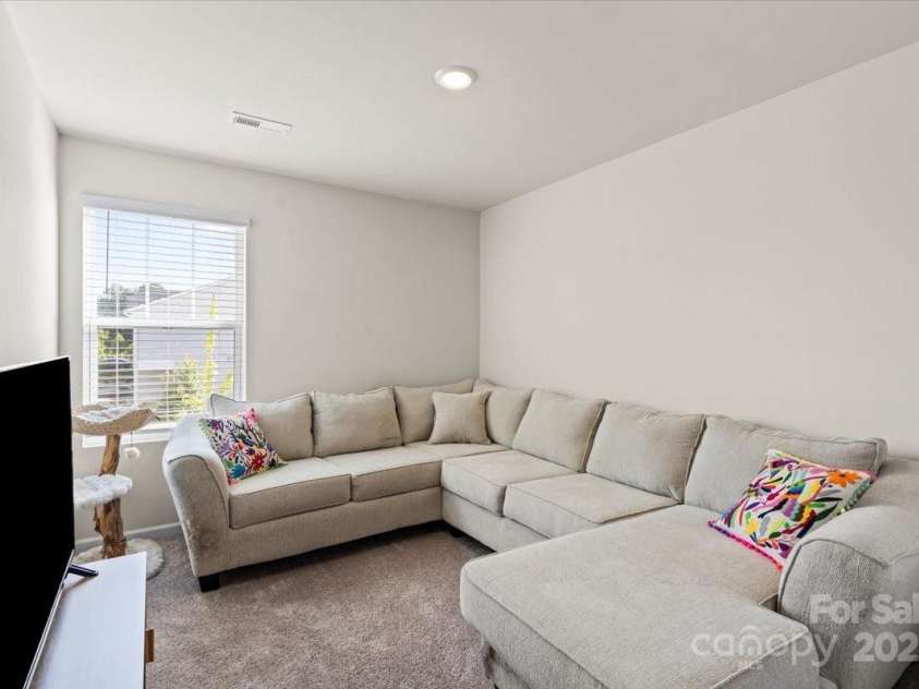 1021 Plumcrest Drive, Charlotte, NC 28216.  MLS# CAR4285638, YatesRealty ID 29689. Spacious secondary bedrooms can double as extra living space