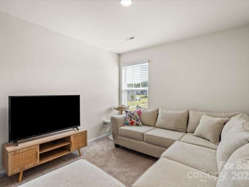 1021 Plumcrest Drive, Charlotte, NC 28216.  MLS# CAR4285638, YatesRealty ID 29689. Spare bedroom