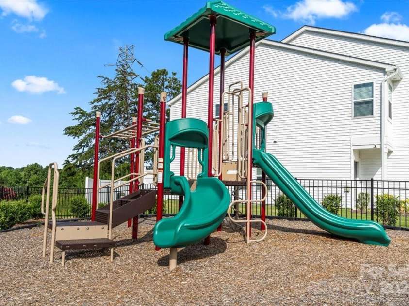 1021 Plumcrest Drive, Charlotte, NC 28216.  MLS# CAR4285638, YatesRealty ID 29689. Steps away from the playground