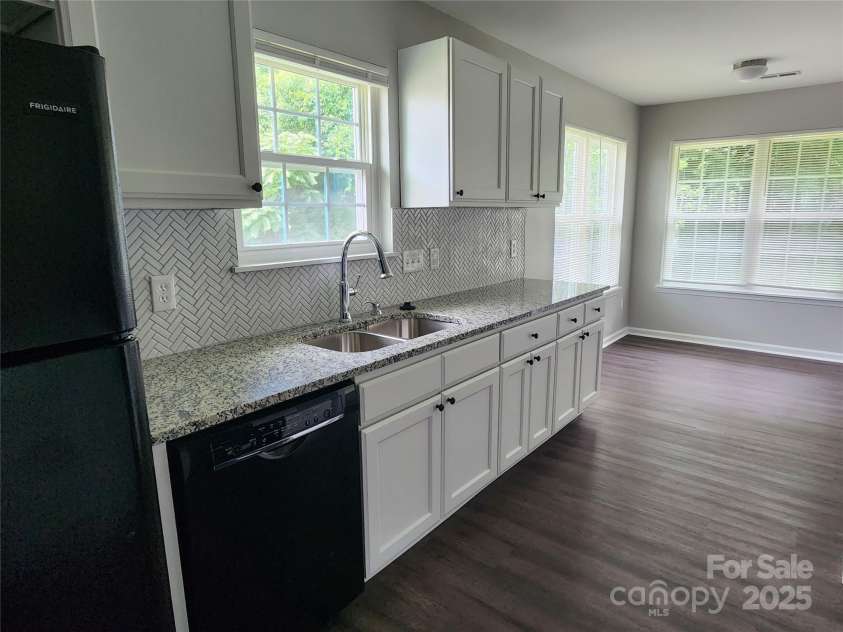 5855 Amity Springs Drive, Charlotte, NC 28212.  MLS# CAR4275097, YatesRealty ID 29690. Kitchen