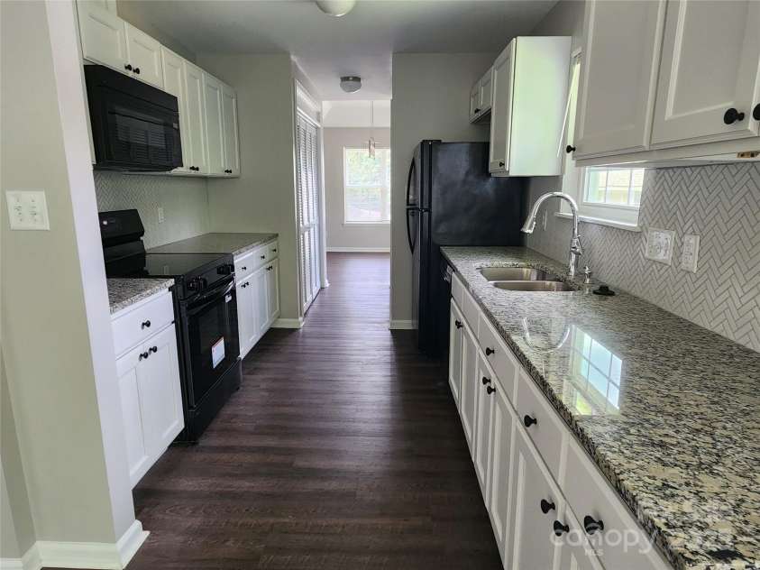 5855 Amity Springs Drive, Charlotte, NC 28212.  MLS# CAR4275097, YatesRealty ID 29690. Kitchen