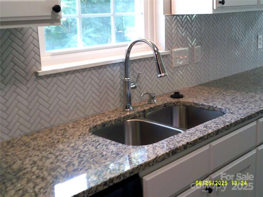 5855 Amity Springs Drive, Charlotte, NC 28212.  MLS# CAR4275097, YatesRealty ID 29690. New faucets and tile