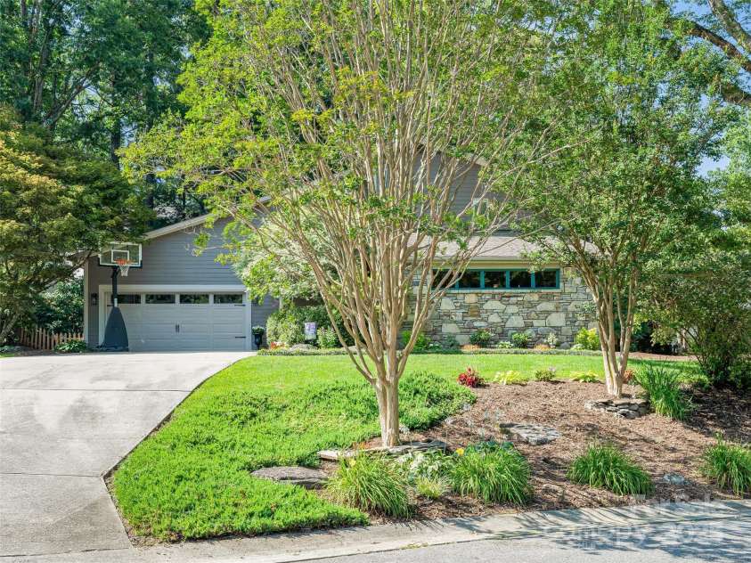 4 Amelia Court, Arden, NC 28704.  MLS# CAR4276897, YatesRealty ID 29691. 