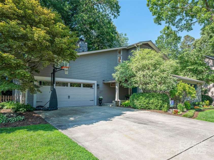 4 Amelia Court, Arden, NC 28704.  MLS# CAR4276897, YatesRealty ID 29691. 