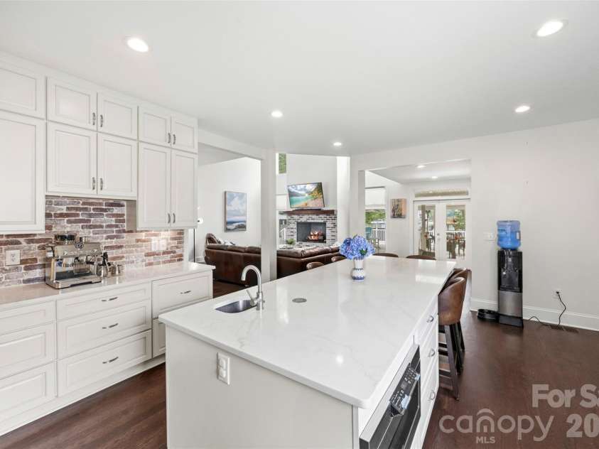 5555 Riverfront Road, Lake Wylie, SC 29710.  MLS# CAR4377095, YatesRealty ID 29692. 