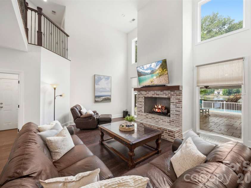 5555 Riverfront Road, Lake Wylie, SC 29710.  MLS# CAR4377095, YatesRealty ID 29692. 