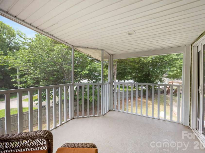 5555 Riverfront Road, Lake Wylie, SC 29710.  MLS# CAR4377095, YatesRealty ID 29692. 