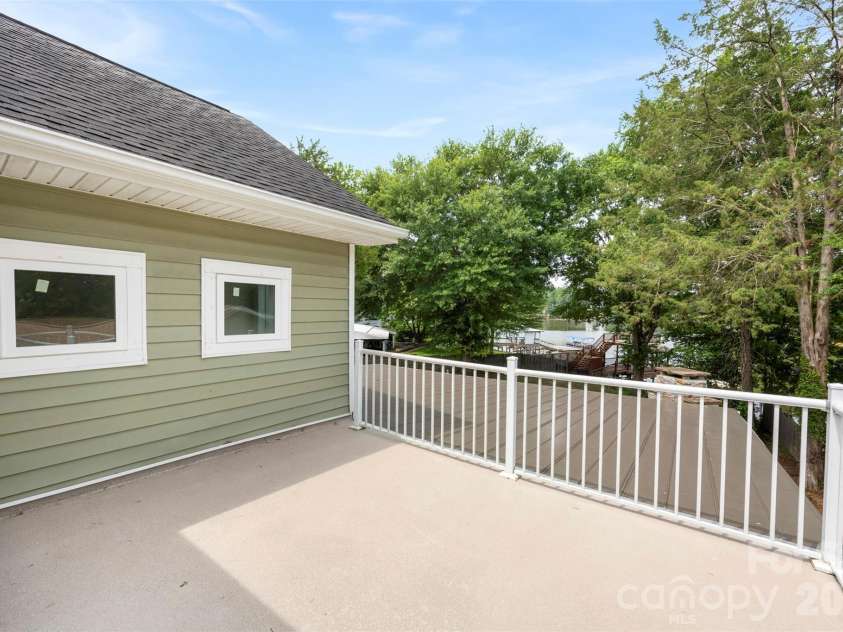 5555 Riverfront Road, Lake Wylie, SC 29710.  MLS# CAR4377095, YatesRealty ID 29692. 