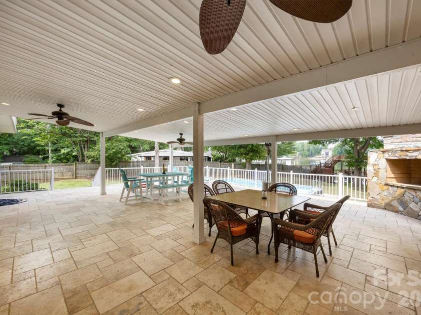 5555 Riverfront Road, Lake Wylie, SC 29710.  MLS# CAR4377095, YatesRealty ID 29692. 