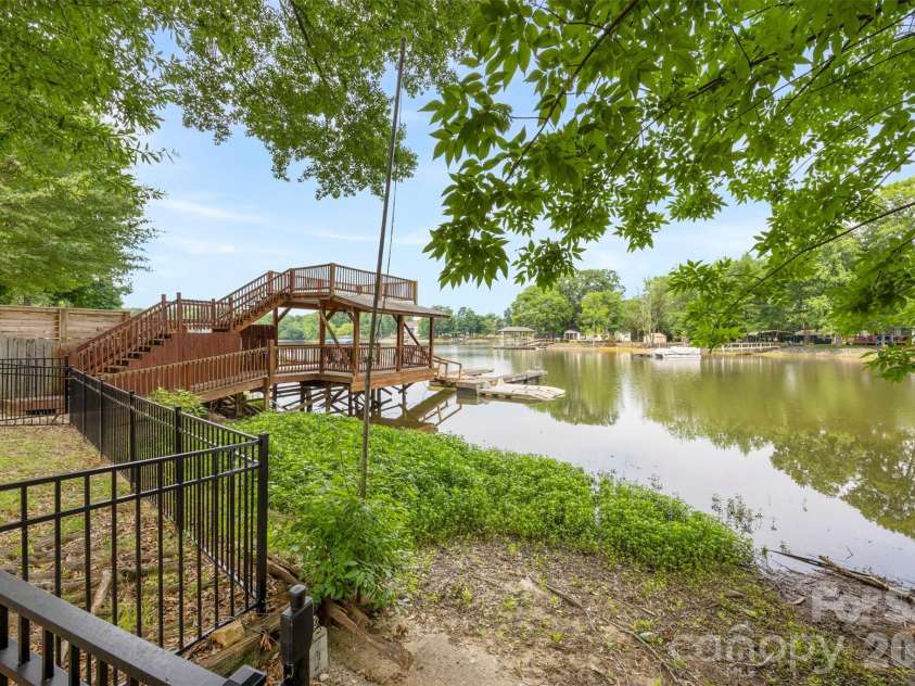 5555 Riverfront Road, Lake Wylie, SC 29710.  MLS# CAR4377095, YatesRealty ID 29692. 